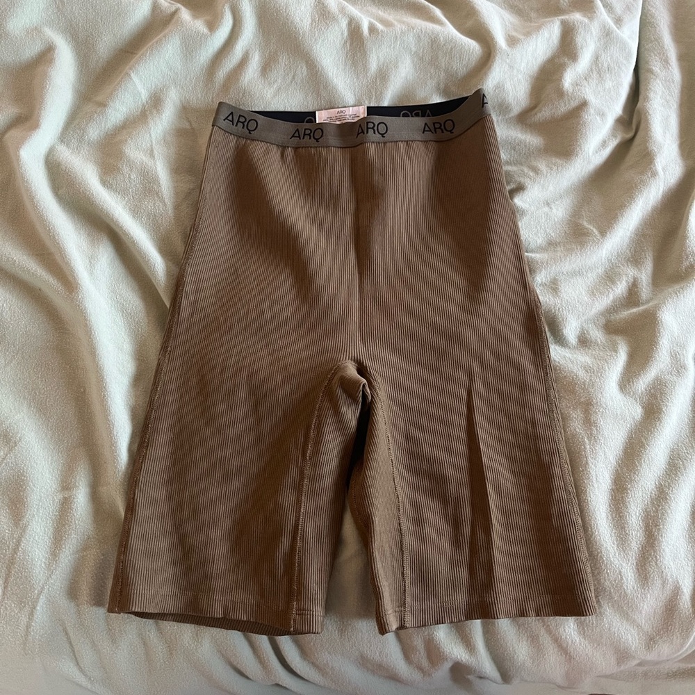 ARQ Nico Short